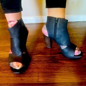 COCLICO Black UNICORN size 41 heels. Only worn ONCE